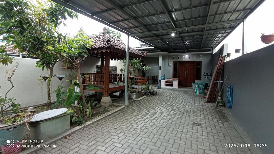 Dijual Rumah pinggir jalan Aspal lokasi barat Lapangan Wiyoro